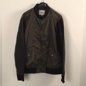 Jack & Jones nylon olive green jacket with black faux leather sleeve. Men. XL